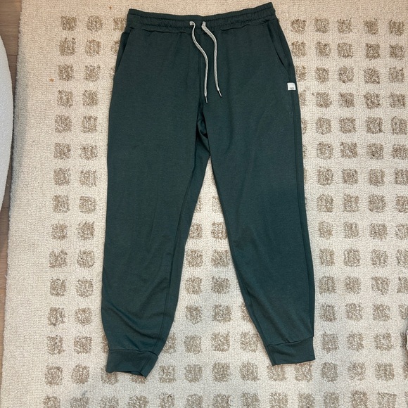 Vuori Performance Jogger Green - Picture 1 of 3